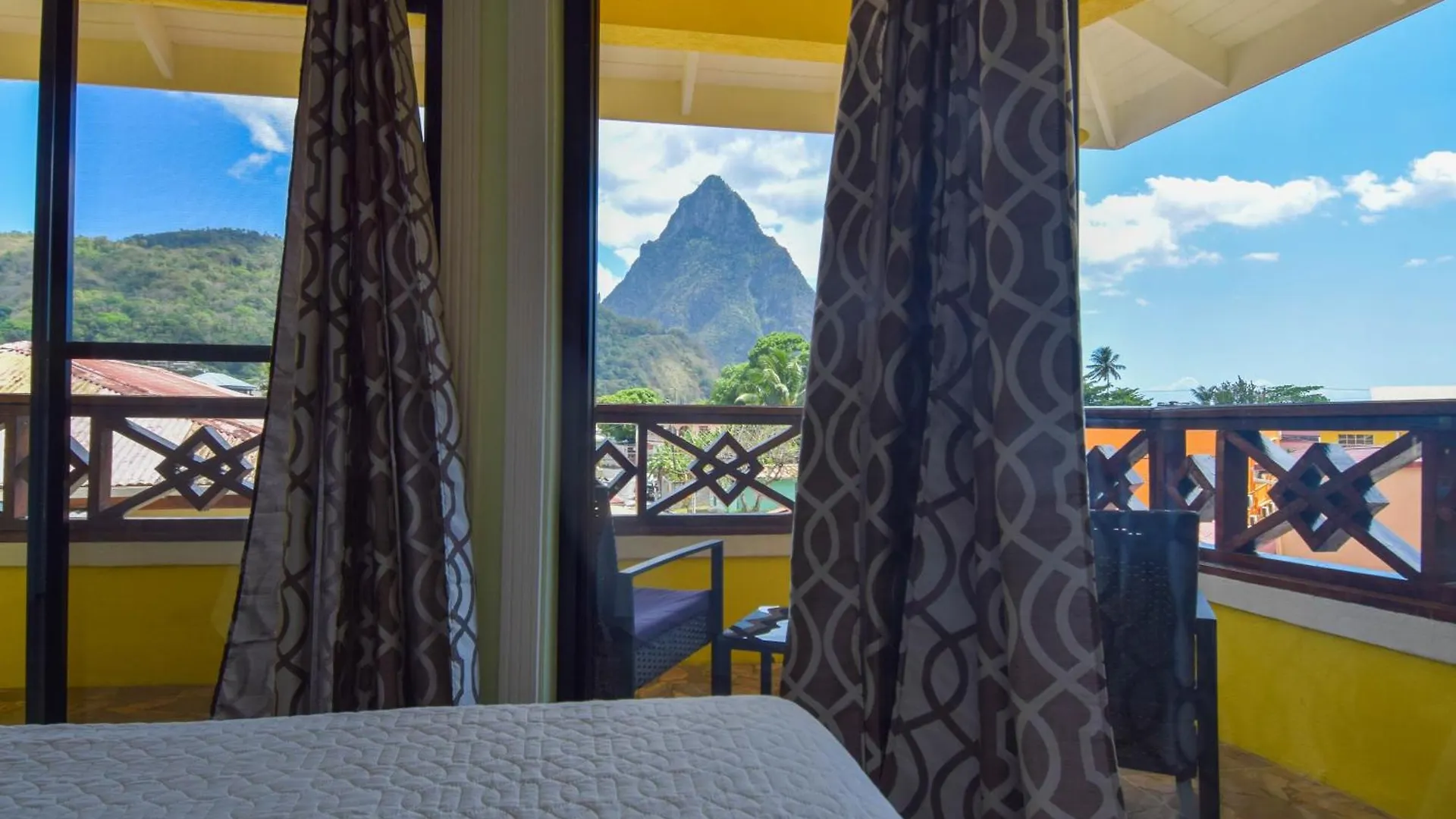 Sea Piton Apartment - Piton Delight- Certified Soufriere